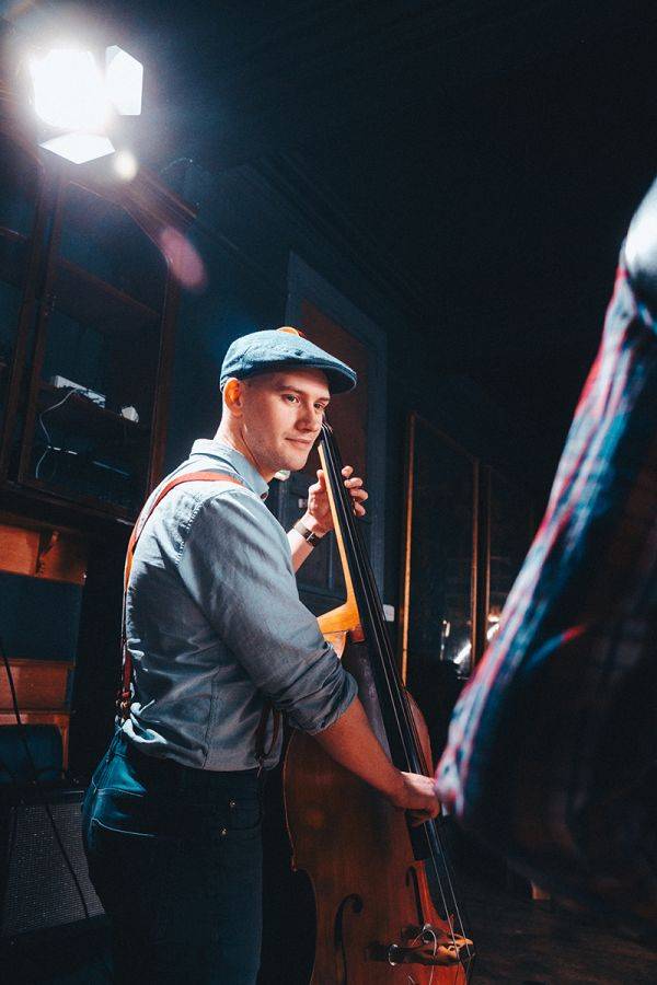 Click to enlarge image hunters-05.jpg