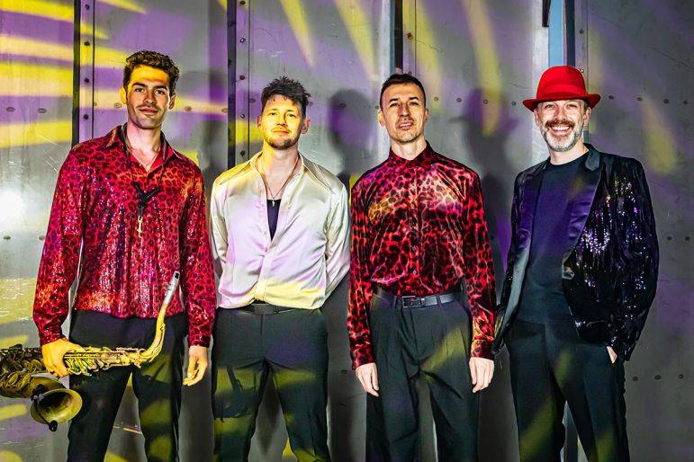 Click to enlarge image prism-05.jpg