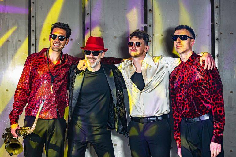 Click to enlarge image prism-08.jpg