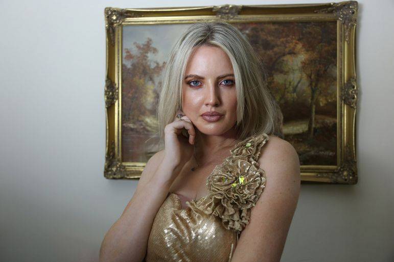 Click to enlarge image marie-04.jpg