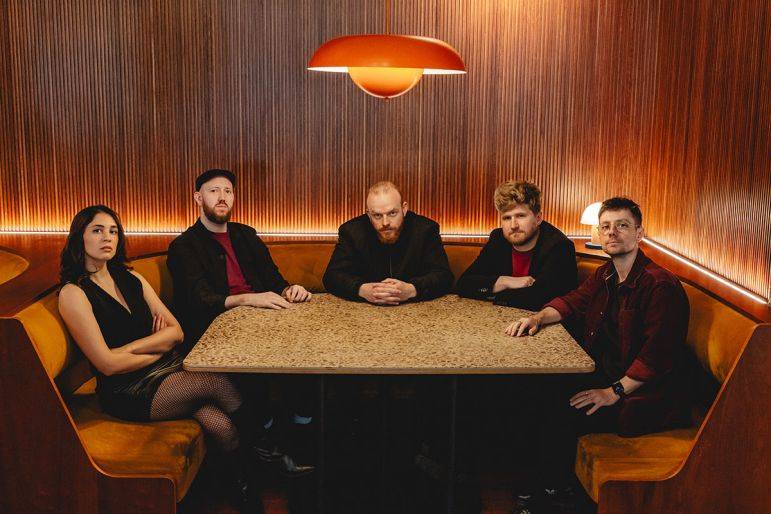 Click to enlarge image fido-05.jpg