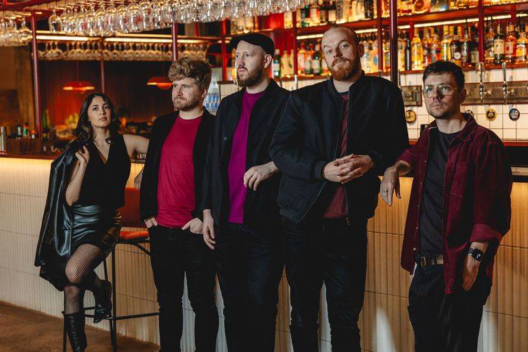 Click to enlarge image fido-06.jpg