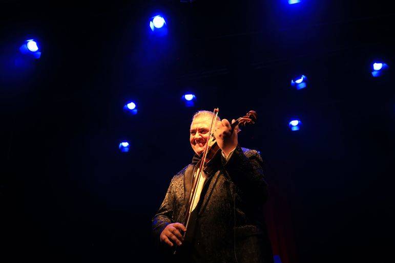 Click to enlarge image stardust-orchestra-03.jpg