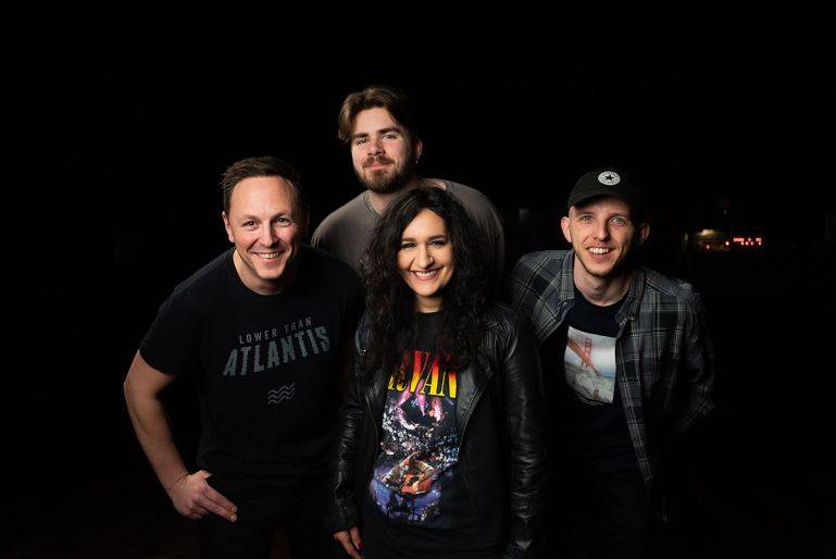 Click to enlarge image the-rock-show-02.jpg