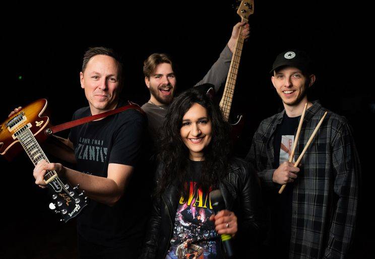 Click to enlarge image the-rock-show-03.jpg