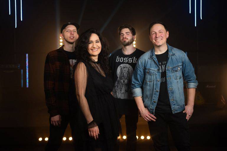 Click to enlarge image the-rock-show-04.jpg