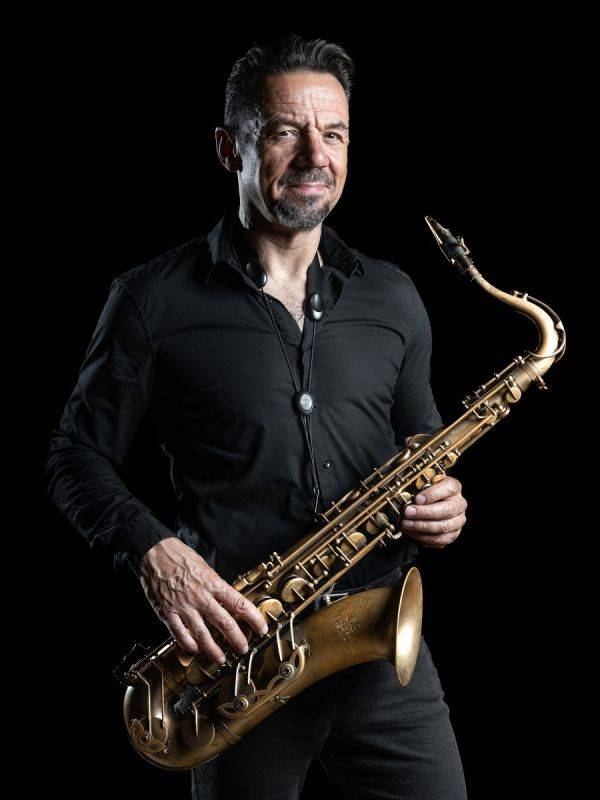Click to enlarge image dg-sax-gallery-02.jpg