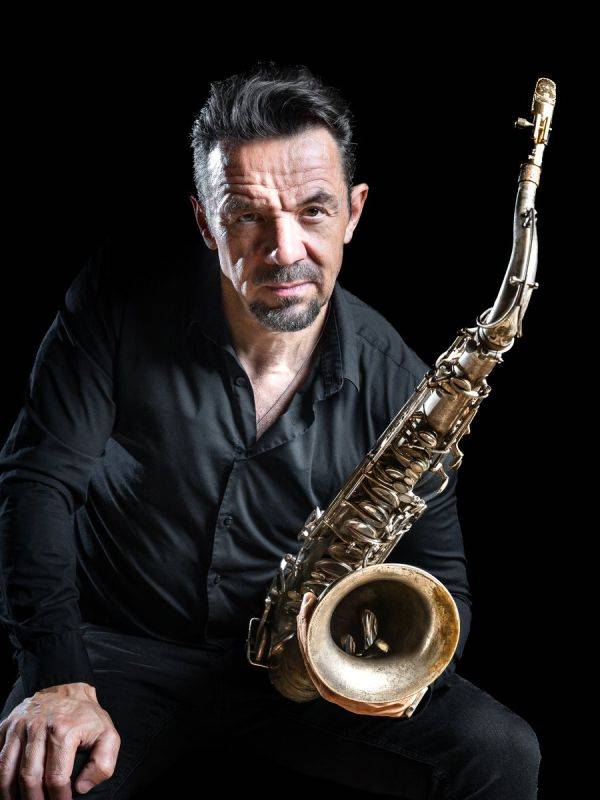Click to enlarge image dg-sax-gallery-05.jpg