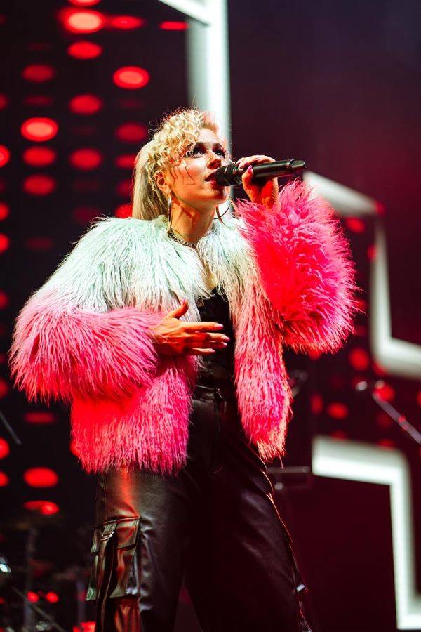 Click to enlarge image fix-dance-02.jpg