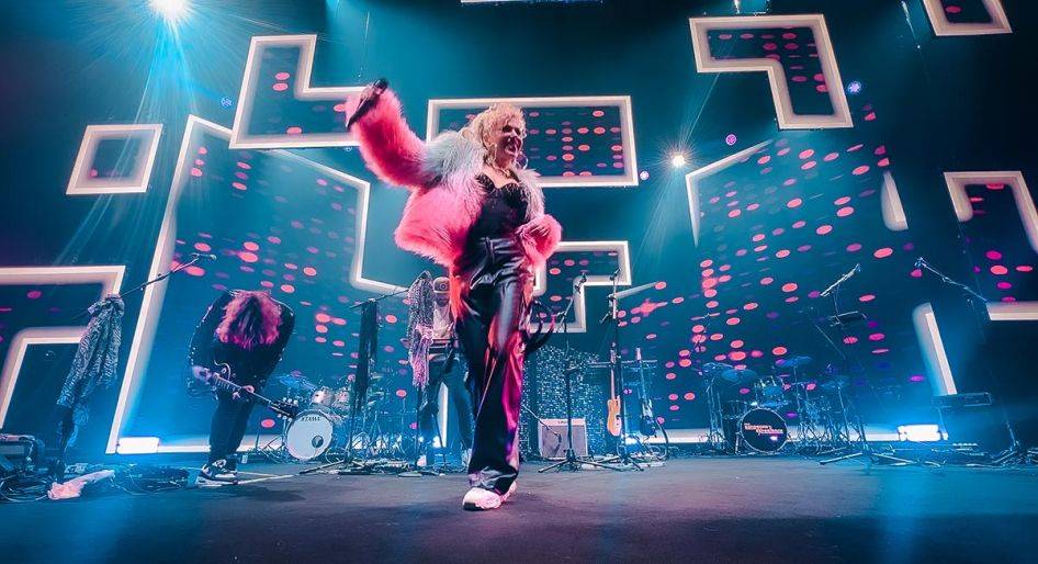 Click to enlarge image fix-dance-07.jpg