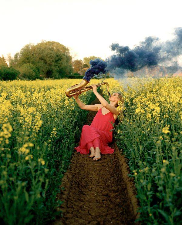 Click to enlarge image minnie-sax-02.jpg