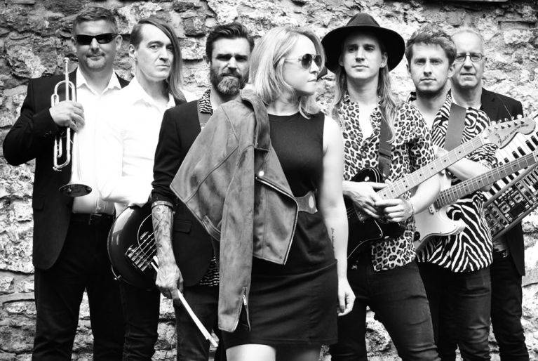 Click to enlarge image harbour-lights-01.jpg