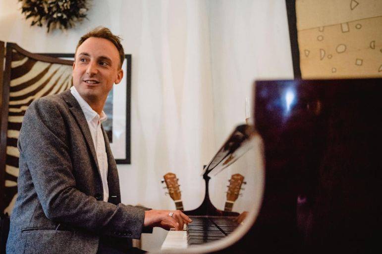 Click to enlarge image Charles-01.jpg