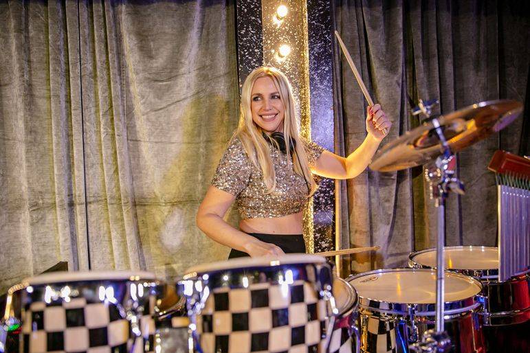 Click to enlarge image lyndsay-04.jpg