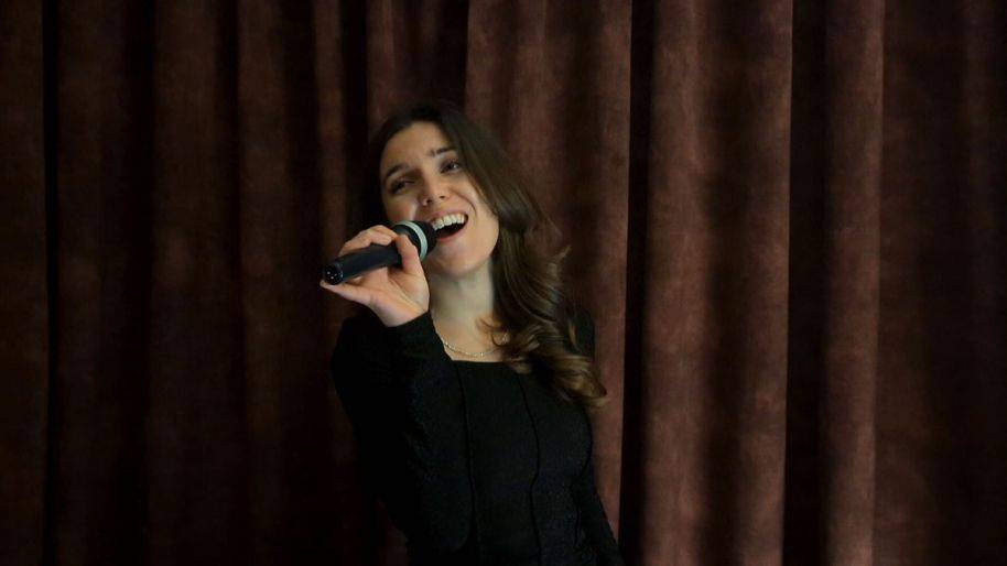 Click to enlarge image eva-04.jpg