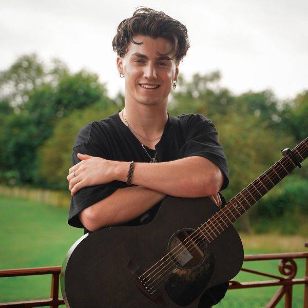 Click to enlarge image marcus-levi-04.jpg