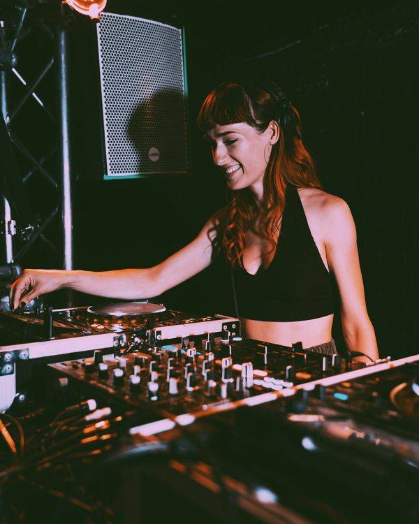 Click to enlarge image dj-may-02.jpg