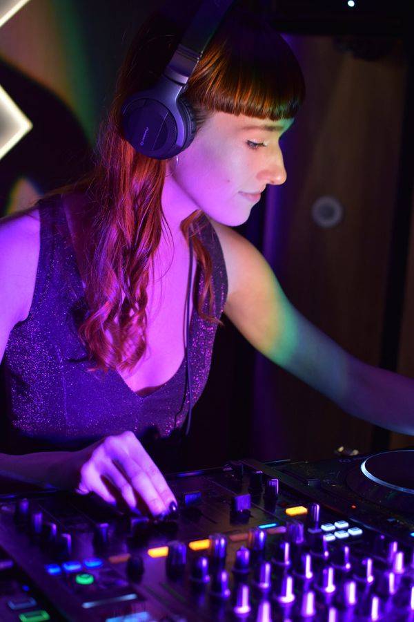 Click to enlarge image dj-may-04.jpg