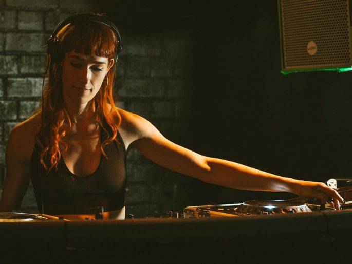 Click to enlarge image dj-may-05.jpg