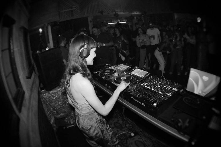 Click to enlarge image dj-may-07.jpg