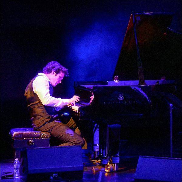 Click to enlarge image elegant-piano-11.jpg