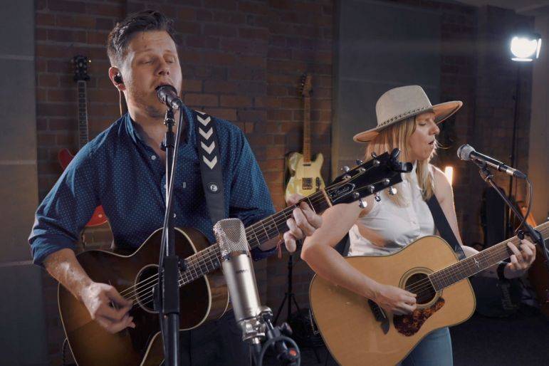 Click to enlarge image country-nights-duo-02.jpg