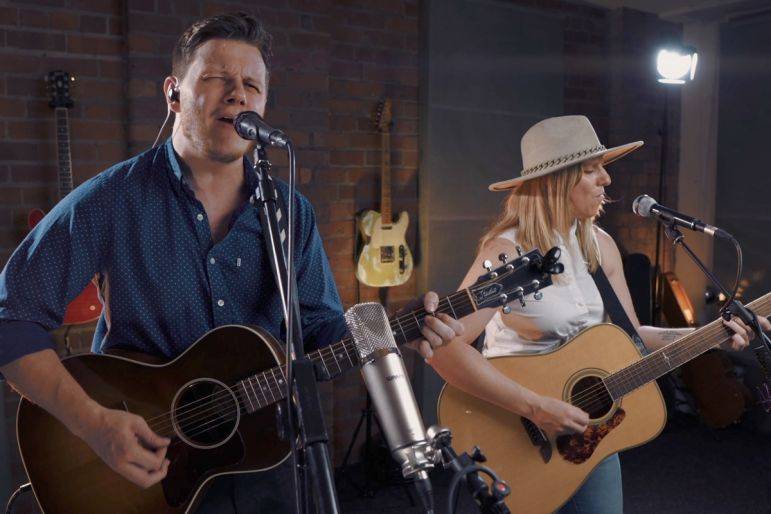 Click to enlarge image country-nights-duo-03.jpg