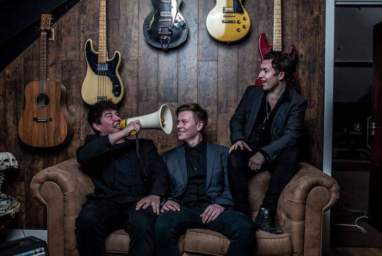 Click to enlarge image tailor-01.jpg