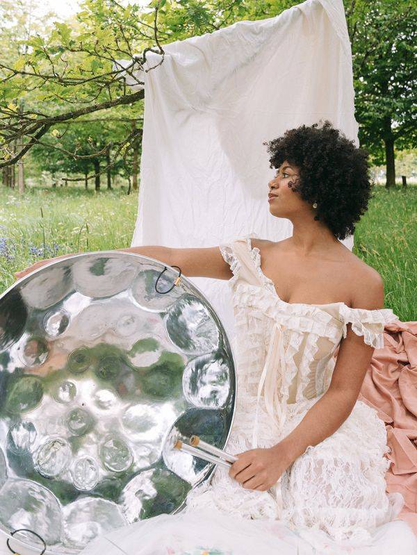 Click to enlarge image isha-05.jpg