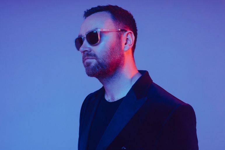 Click to enlarge image neon-live-01.jpg