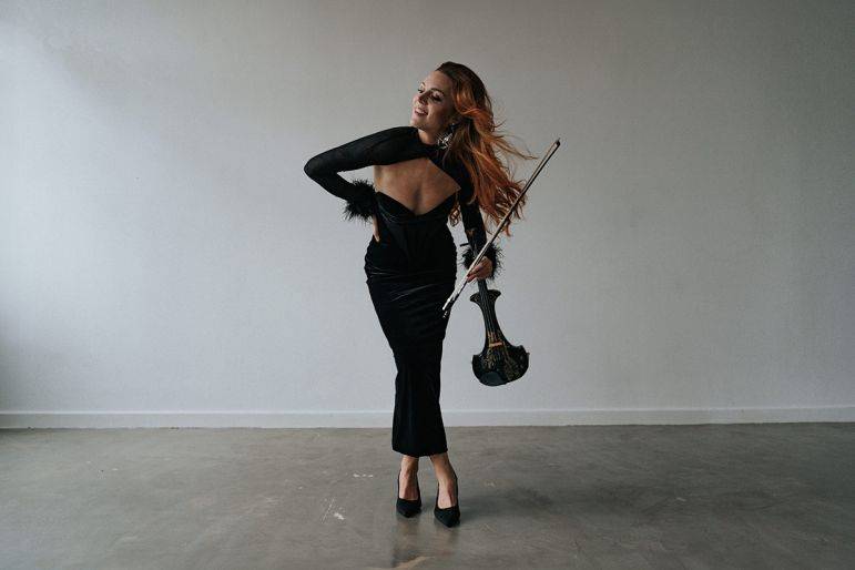 Click to enlarge image scarlet-02.jpg