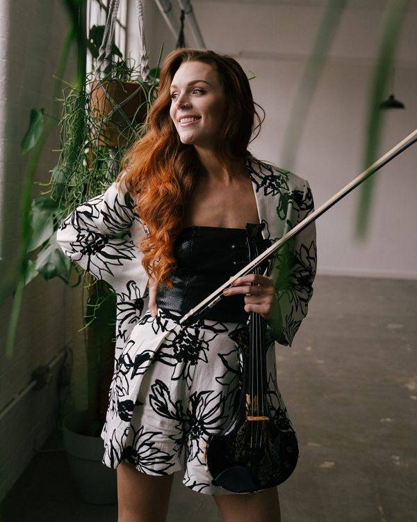 Click to enlarge image scarlet-03.jpg