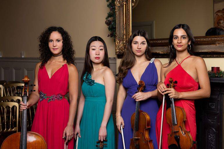 Click to enlarge image chic-ensemble-01.jpg