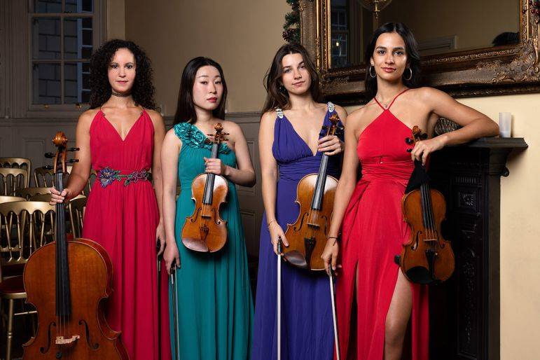 Click to enlarge image chic-ensemble-02.jpg