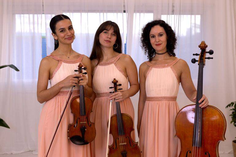 Click to enlarge image chic-ensemble-09.jpg