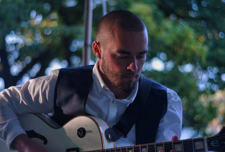 Click to enlarge image archie-04.jpg