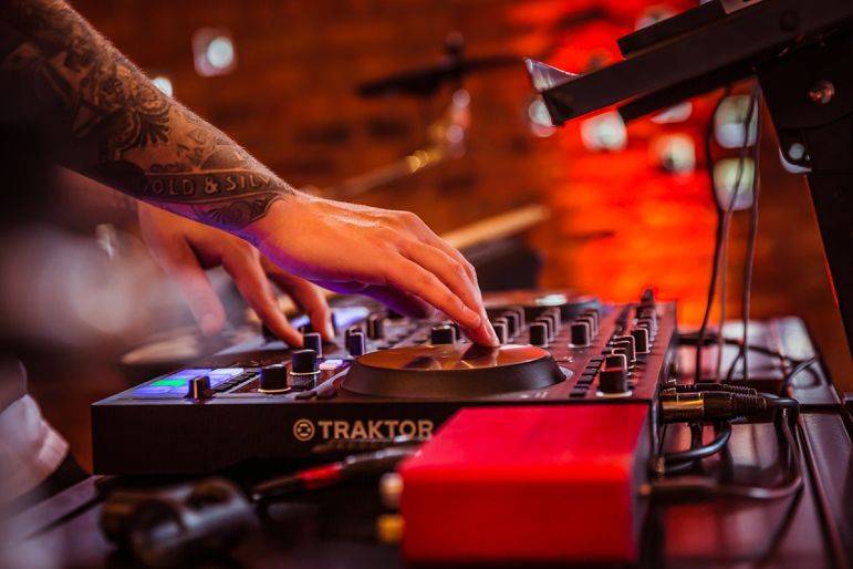 Click to enlarge image stix-03.jpg