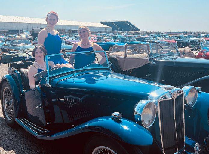 Click to enlarge image a-little-bit-gatsby-04.jpg