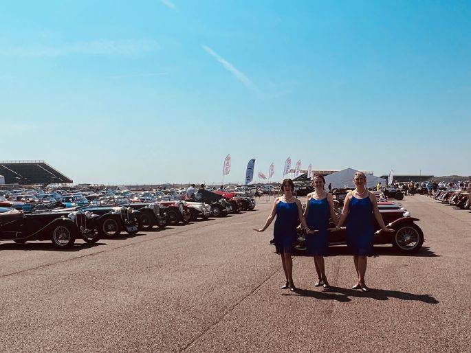 Click to enlarge image a-little-bit-gatsby-12.jpg