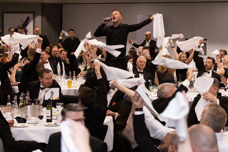 Click to enlarge image waiters-who-sing-04.jpg