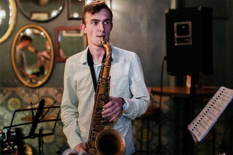 Click to enlarge image lightning-sax-7.jpg