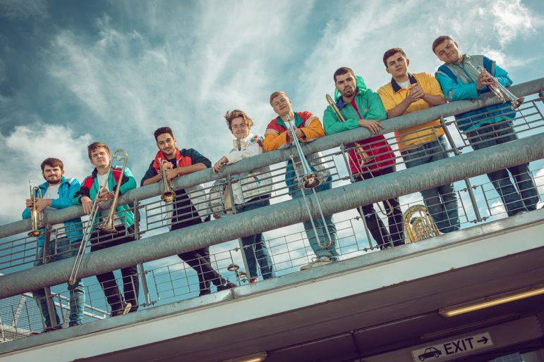 Click to enlarge image the-party-horns-04.jpg