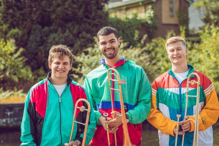 Click to enlarge image the-party-horns-08.jpg