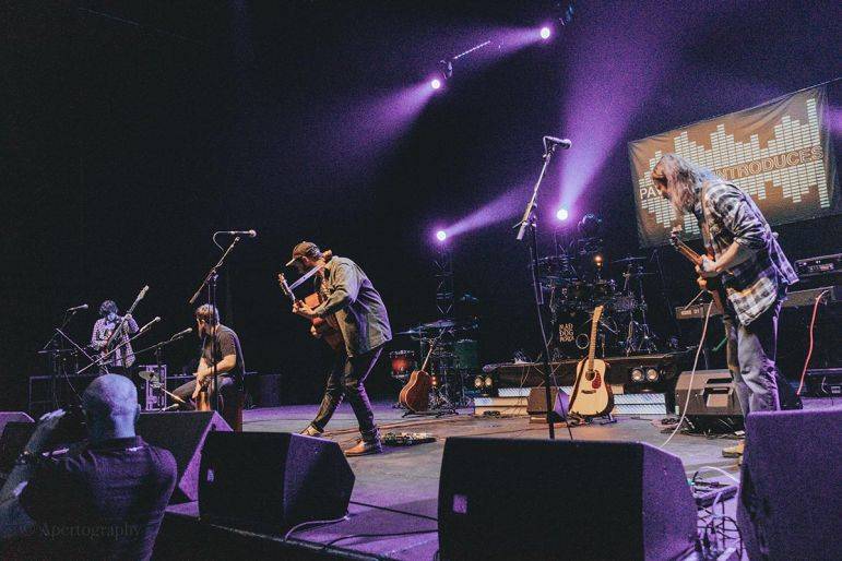 Click to enlarge image buskers-and-co-02.jpg