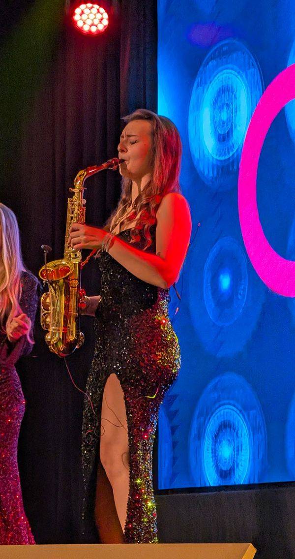 Click to enlarge image luxe-sax-02.jpg