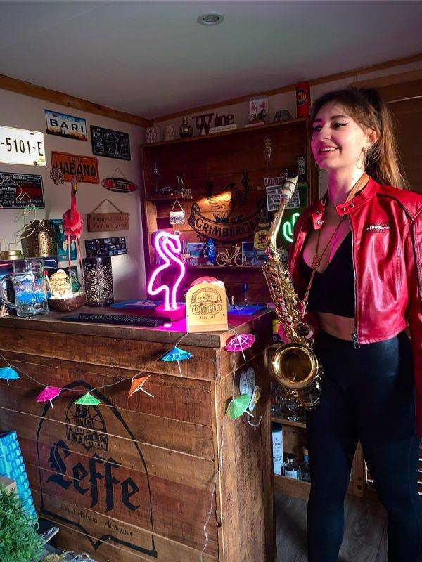 Click to enlarge image luxe-sax-03.jpg