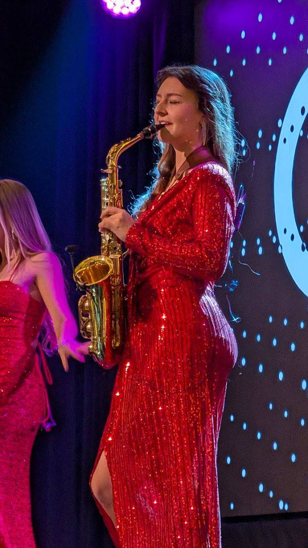 Click to enlarge image luxe-sax-04.jpg