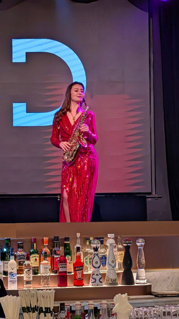 Click to enlarge image luxe-sax-06.jpg