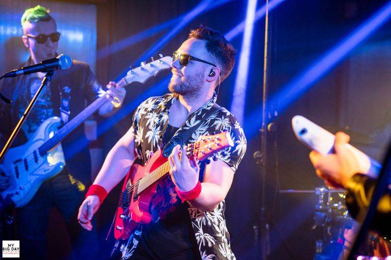 Click to enlarge image 05.jpg