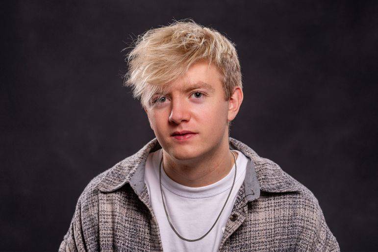 Click to enlarge image luke-lawson-02.jpg